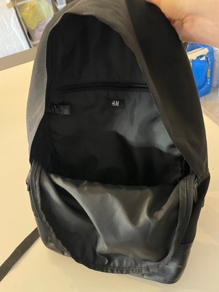 Mochila H&M Negra Diseño Sencillo