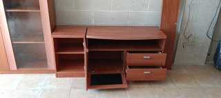 Mueble de salón madera color cerezo claro.