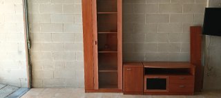Mueble de salón madera color cerezo claro.