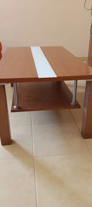 Mueble de salón madera color cerezo claro.