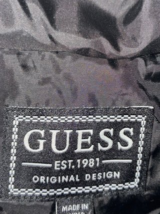 Chaqueta Guess acolchada con logo