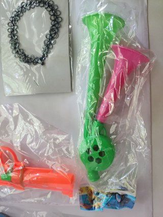 Conjunto Juguetes: Raqueta, Trompeta, Collares