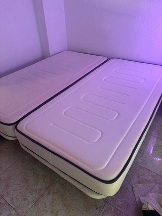 Cama con Colchón y Base Tapizada