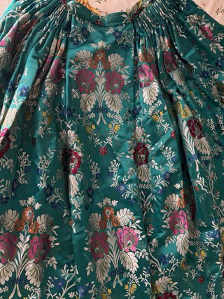 Falda regional bordada multicolor