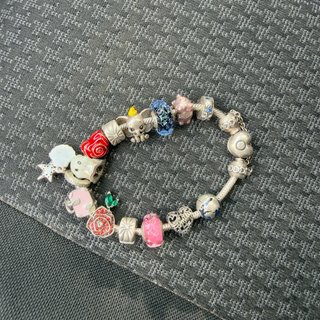 Pulsera Pandora con charms