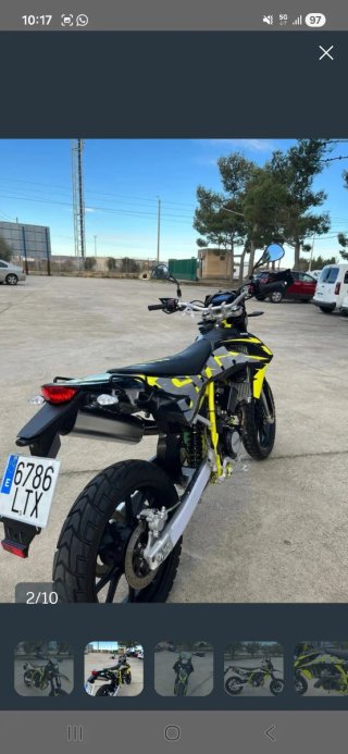SWM SM 125R Supermoto Negra y Amarilla