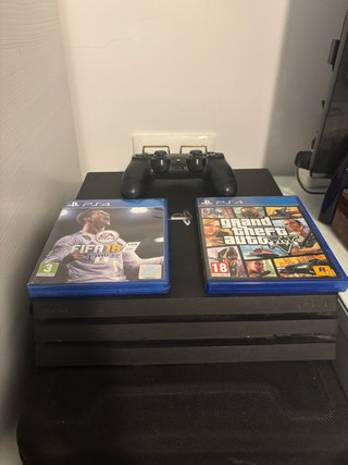 PS4 Pro 1TB + GTA V + FIFA 18