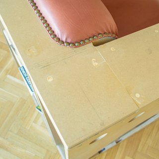 Sillón LONTÉ cuero marrón hecho a mano