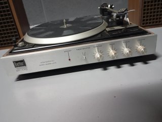 Tocadiscos Bettor con altavoces