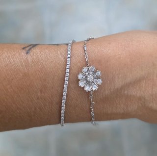 Pulsera Gucci Flor Diamantes Oro Blanco.