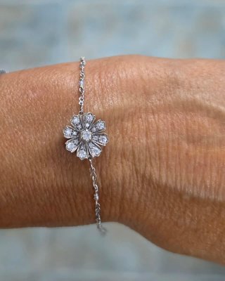 Pulsera Gucci Flor Diamantes Oro Blanco.