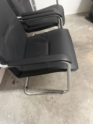 2 Sillas  despacho, Polipiel Negras con Brazos