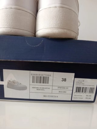 Zapatillas Fila blancas y doradas talla 38.