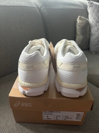 ASICS Bambas Beige y Blancas