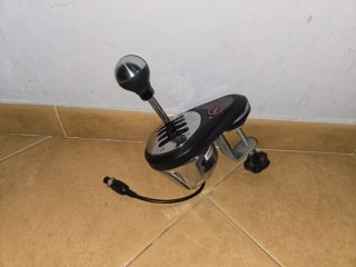 Thrustmaster T300 + TH8A