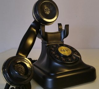Teléfono de estilo retro con un diseño inspirado .
