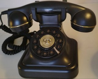 Teléfono de estilo retro con un diseño inspirado .