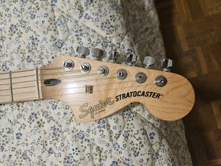 Guitarra Squier Stratocaster Fender + Amplificador