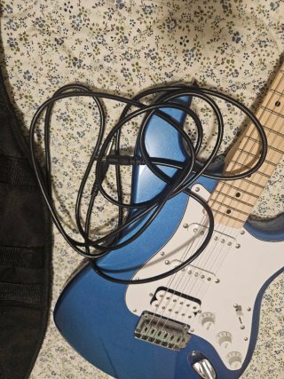 Guitarra Squier Stratocaster Fender + Amplificador