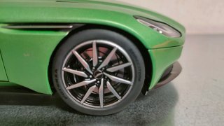 Aston Martin DB11 Autoart 1:18