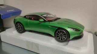 Aston Martin DB11 Autoart 1:18