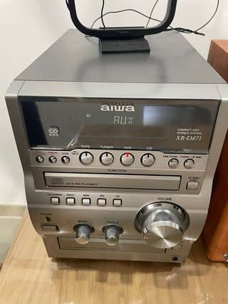 Microcadena Aiwa con CD y Radio XR-EM71