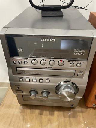 Microcadena Aiwa con CD y Radio XR-EM71