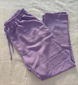 Conjunto pantalón y blusa blanco y morado