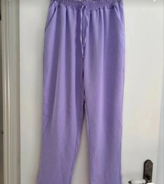 Conjunto pantalón y blusa blanco y morado