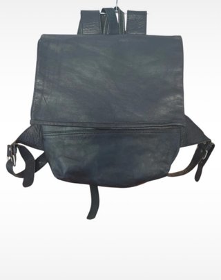 Mochila negra de piel de gran capacidad