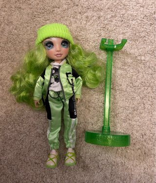 Muñeca Rainbow High Jade Hunter Serie 1
