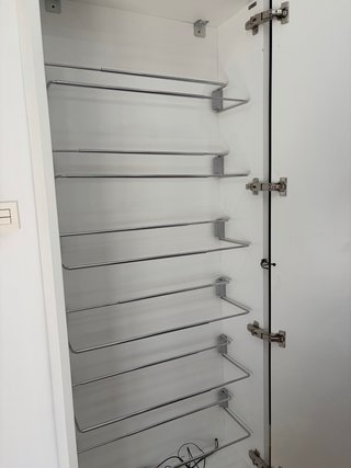 Dormitorio completo: mesitas, cómoda, zapatero