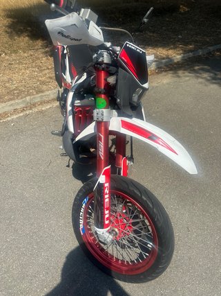 Ciclomotor Rieju Supermotard Roja y Negra