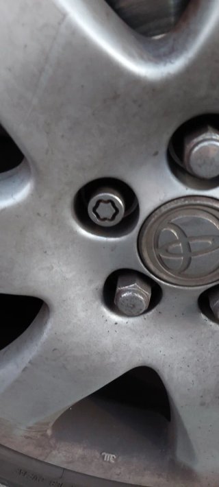 Llanta y rueda Michelin Primacy 4 Toyota Avensis.