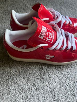 Zapatillas Adidas Stan Smith Rojas Charol Corazón
