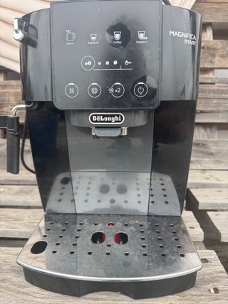 Cafetera DeLonghi Magnifica Start Negra