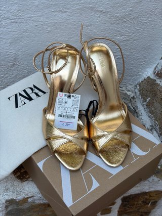 Tacones Zara dorados talla 38