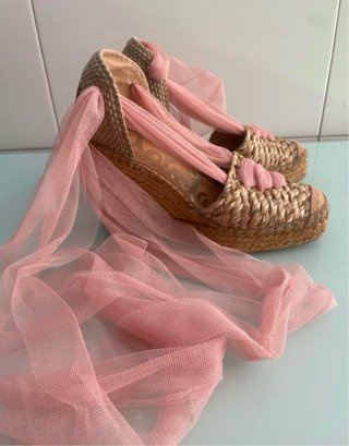 Alpargatas cuña Vidorreta beige y rosa