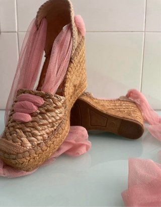 Alpargatas cuña Vidorreta beige y rosa