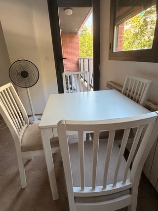 Mesa extensible + 4 sillas