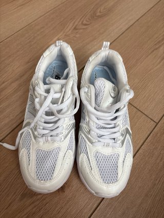 New Balance 530 Talla 37 Plata y Blanco