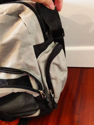 Mochila bandolera Reebok beige y gris