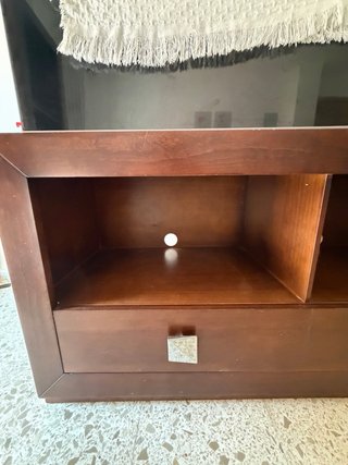 Mueble TV y vitrina salón madera