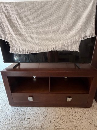 Mueble TV y vitrina salón madera