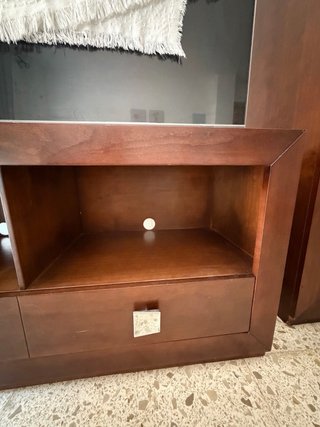 Mueble TV y vitrina salón madera