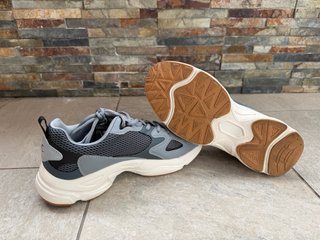 Zapatillas Champion grises y beige
