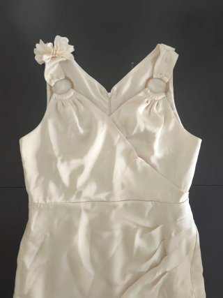 Vestido de fiesta beige