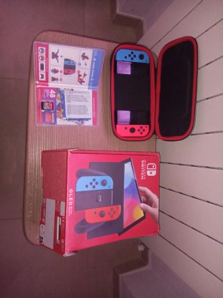 Nintendo Switch + 1 gioco + 1 controller +custodia