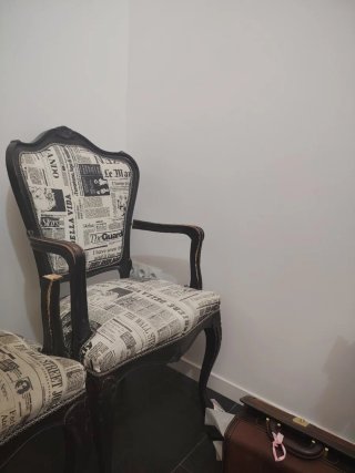 Sillón butaca estampado periódico