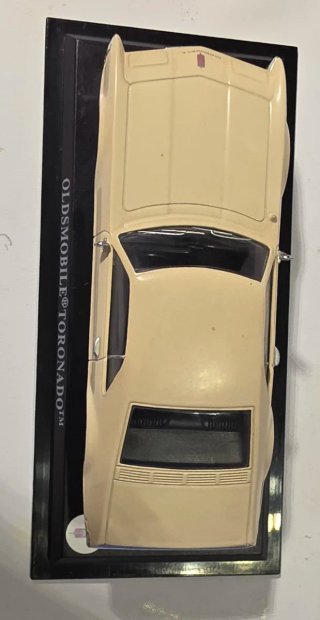 Oldsmobile Toronado 1965 escala 1/43